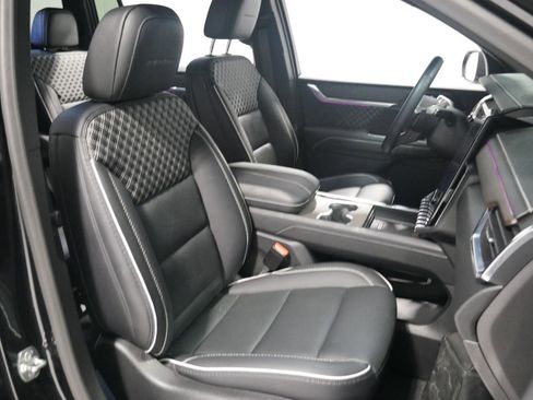 Used 2024 GMC Acadia Denali image 16