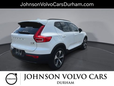 Used 2023 Volvo XC40 B5 Plus w/ Driver Assist Package AWD/4WD image 8