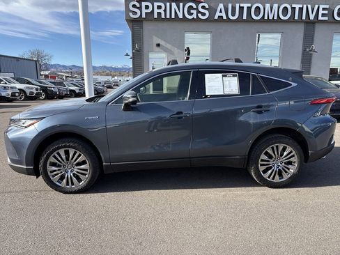 Used 2021 Toyota Venza image 2