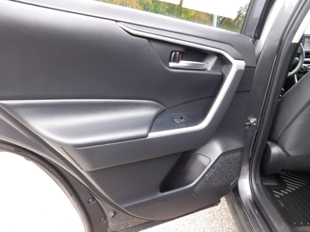 Used 2022 Toyota RAV4 XLE AWD/4WD image 14