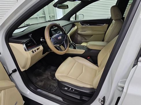 Used 2019 Cadillac XT5 Premium Luxury FWD image 11