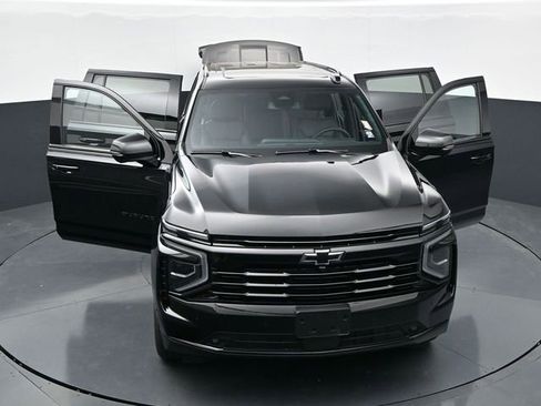 Used 2025 Chevrolet Suburban RST w/ Comfort Package AWD/4WD image 45