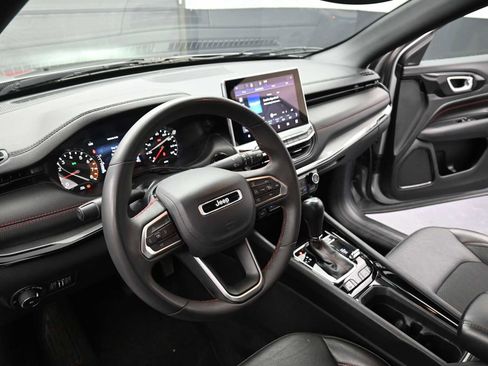 Used 2023 Jeep Compass Trailhawk image 10