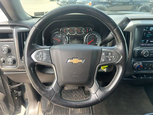 Used 2018 Chevrolet Silverado 1500 LT w/ LT Eassist Package AWD/4WD image 10