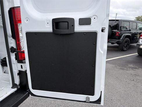 Used 2025 RAM ProMaster 2500 w/ Convenience Group FWD image 18