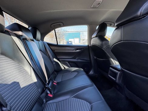 Used 2020 Toyota Camry SE image 12