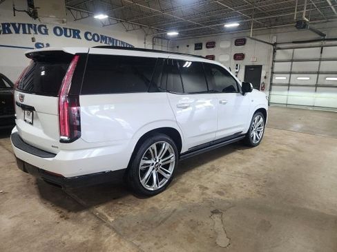 Used 2025 Cadillac Escalade Sport w/ Touring Package AWD/4WD image 4