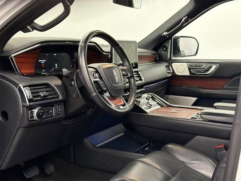 Used 2021 Lincoln Navigator L Reserve w/ Luxury Package image 18