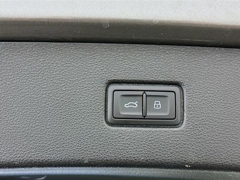 Used 2017 Audi Q7 3.0T Prestige w/ Prestige Package image 33