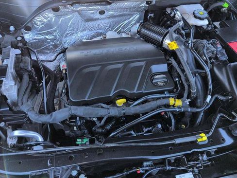 Used 2025 Chevrolet Trax RS w/ Sunroof Package FWD image 30