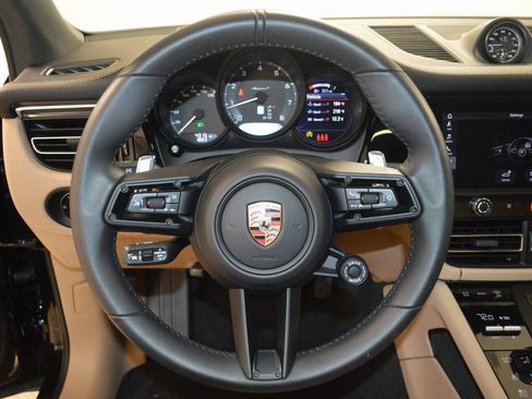 Certified 2025 Porsche Macan image 19