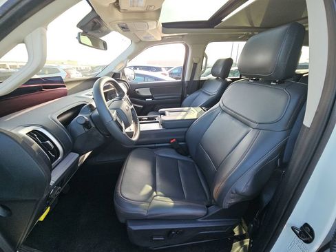 Used 2025 Ford Expedition Active AWD/4WD image 6