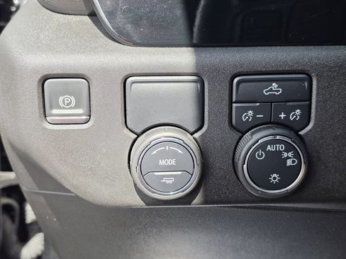 Used 2025 Chevrolet Silverado 1500 LT RWD image 38