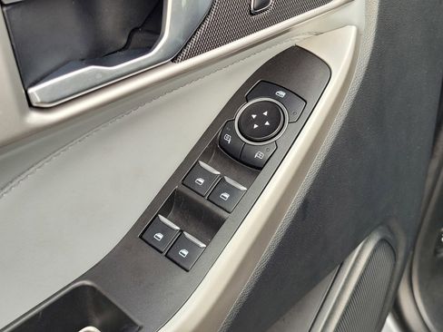 Used 2023 Ford Explorer XLT w/ Equipment Group 202A image 17