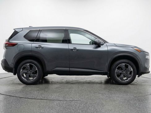 Used 2025 Nissan Rogue SV image 11