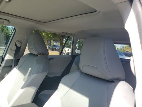 Used 2019 Toyota RAV4 Limited image 22