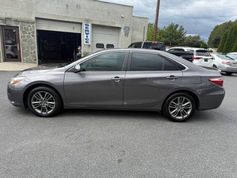 Used 2016 Toyota Camry SE FWD image 4