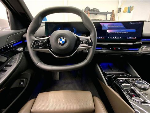 Used 2024 BMW 530i xDrive w/ Convenience Package image 4