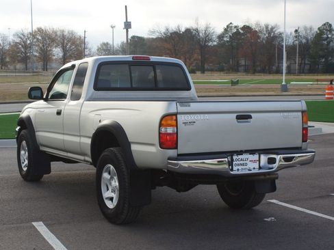 Used 2004 Toyota Tacoma PreRunner image 10