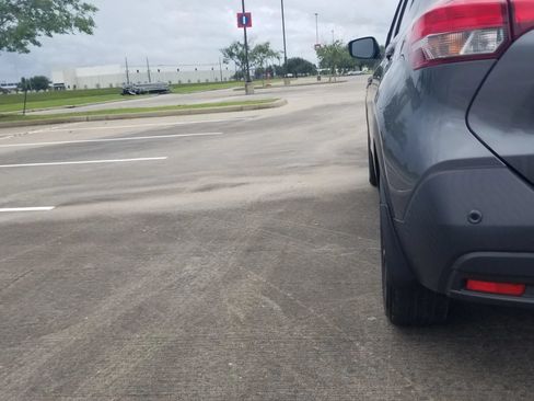 Used 2020 Nissan Kicks SV FWD image 24