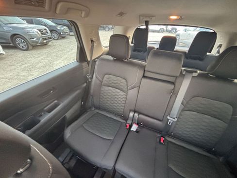 Used 2025 Nissan Pathfinder SV image 39