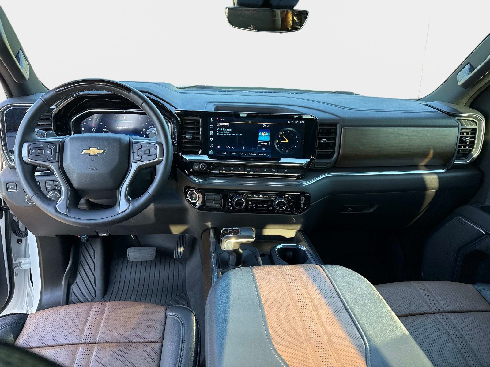 Used 2025 Chevrolet Silverado 1500 High Country w/ Technology Package AWD/4WD image 17
