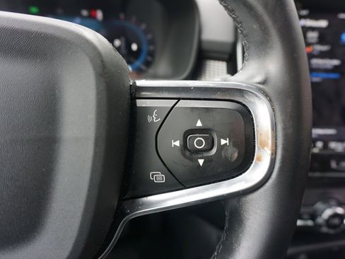 Used 2023 Volvo XC40 B4 Ultimate w/ Climate Package image 8