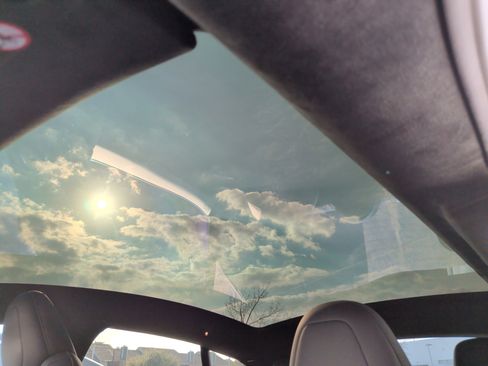 Used 2021 Tesla Model S Plaid image 29