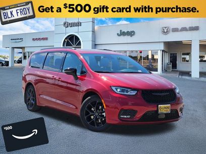 New 2026 Chrysler Pacifica Limited w/ S Appearance Package