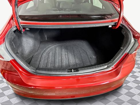 Used 2017 Hyundai Elantra SE image 34