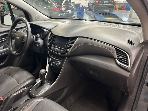 Used 2021 Chevrolet Trax LT AWD/4WD image 13