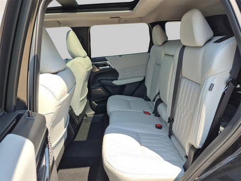 New 2025 Mitsubishi Outlander SEL image 22