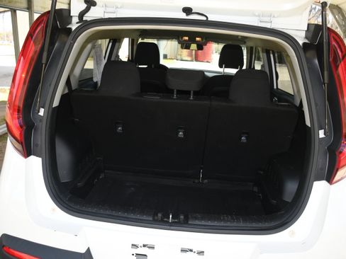 Used 2022 Kia Soul LX image 16
