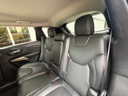 Used 2017 Jeep Cherokee Sport FWD image 20