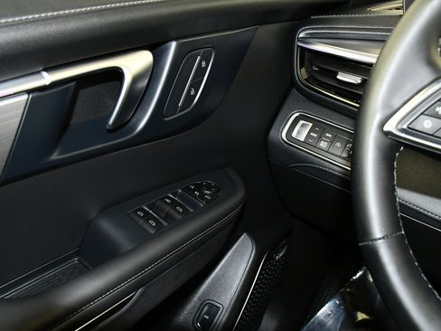 Used 2025 Buick Enclave Preferred image 32