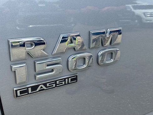 Used 2019 RAM 1500 Big Horn AWD/4WD image 11