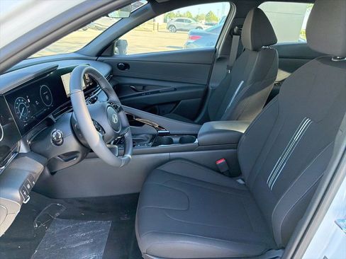 New 2025 Hyundai Elantra SEL FWD image 15