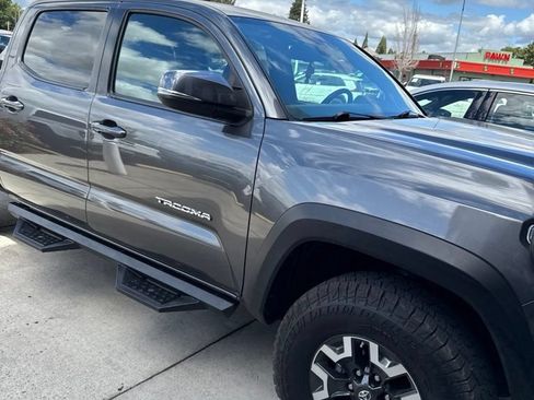 Certified 2019 Toyota Tacoma TRD Off-Road AWD/4WD image 2