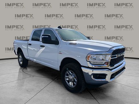 Used 2023 RAM 2500 Tradesman w/ Chrome Appearance Group image 7