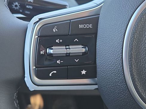 New 2026 Kia Carnival EX image 30