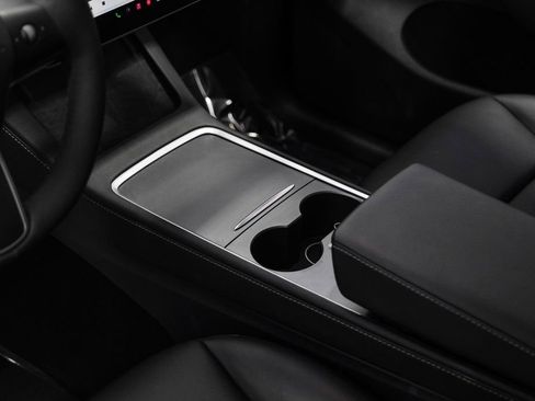 Used 2025 Tesla Model Y Long Range image 29