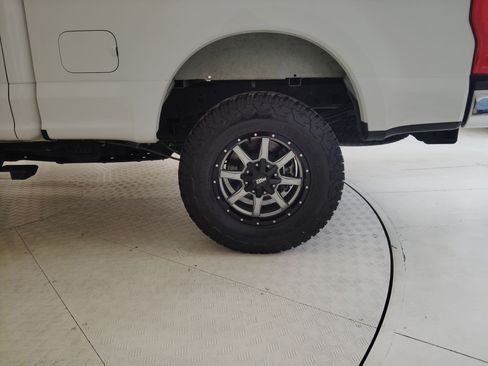 Used 2017 Ford F250 Lariat w/ Lariat Value Package image 12