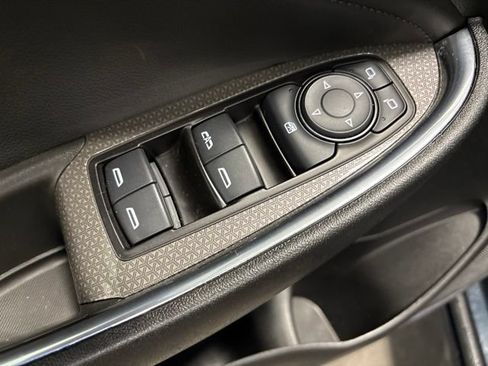 Used 2020 Chevrolet Malibu LT w/ Leather Package FWD image 11