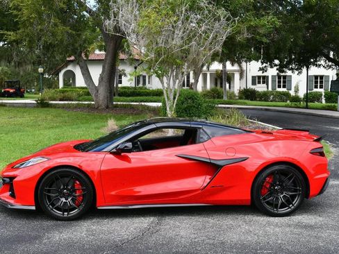 Used 2023 Chevrolet Corvette Z06 w/ Stealth Interior Trim Package RWD image 32