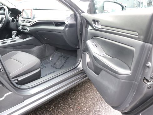 Used 2025 Nissan Altima 2.5 SV image 15