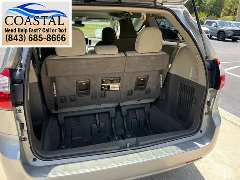Used 2020 Toyota Sienna L FWD image 18