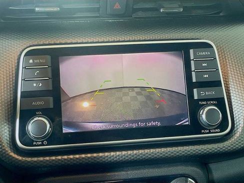 Certified 2018 Nissan Kicks SV image 11