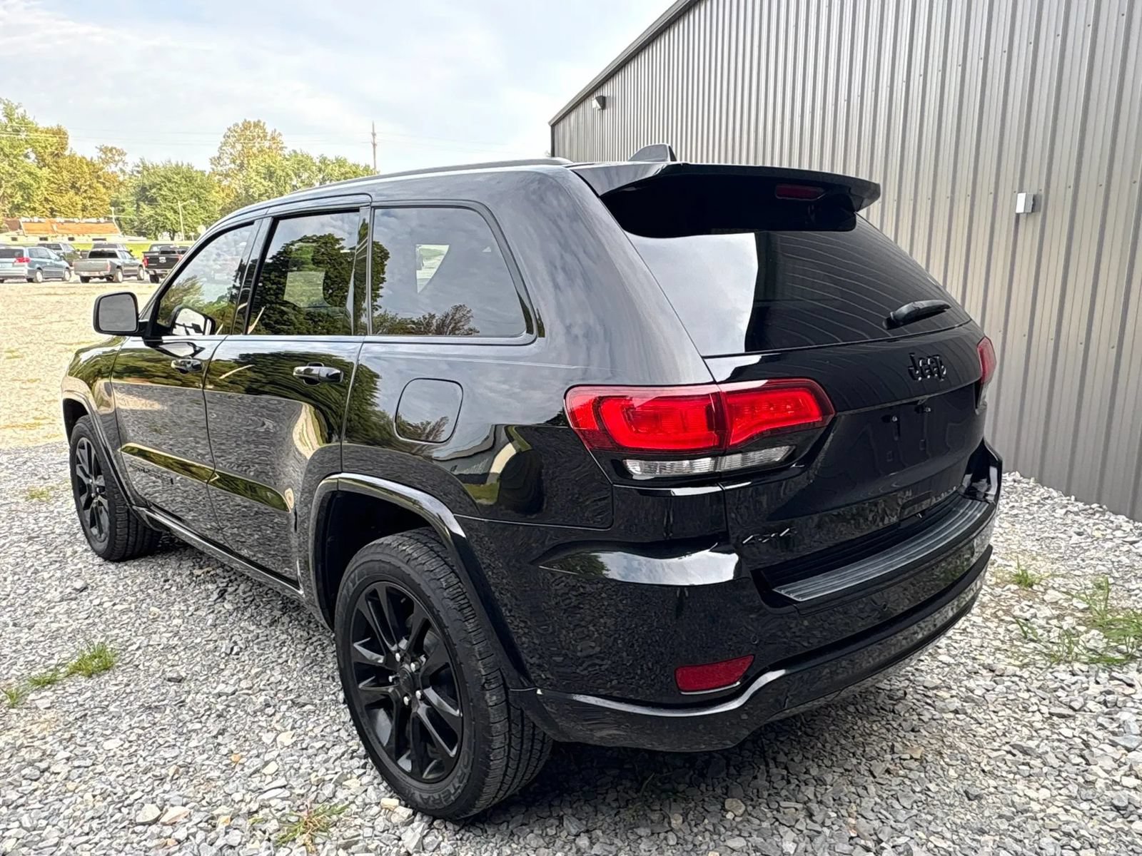 Used 2018 Jeep Grand Cherokee Altitude AWD/4WD image 7