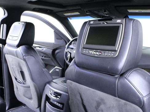 Used 2017 Cadillac Escalade Platinum image 16