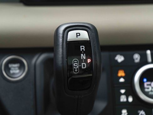 Used 2024 Land Rover Defender 110 X-Dynamic SE AWD/4WD image 32